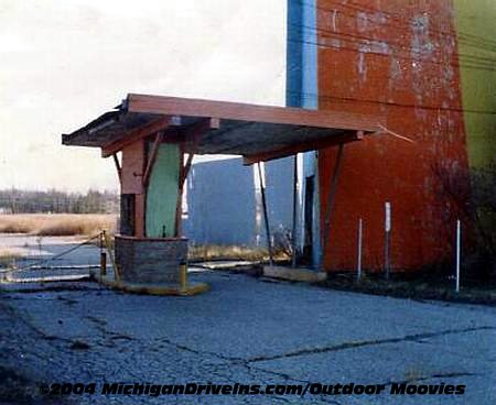 Starlite Drive-In Theatre - Starlite Exit 1987 Courtesy Outdoor Moovies (newer photo)